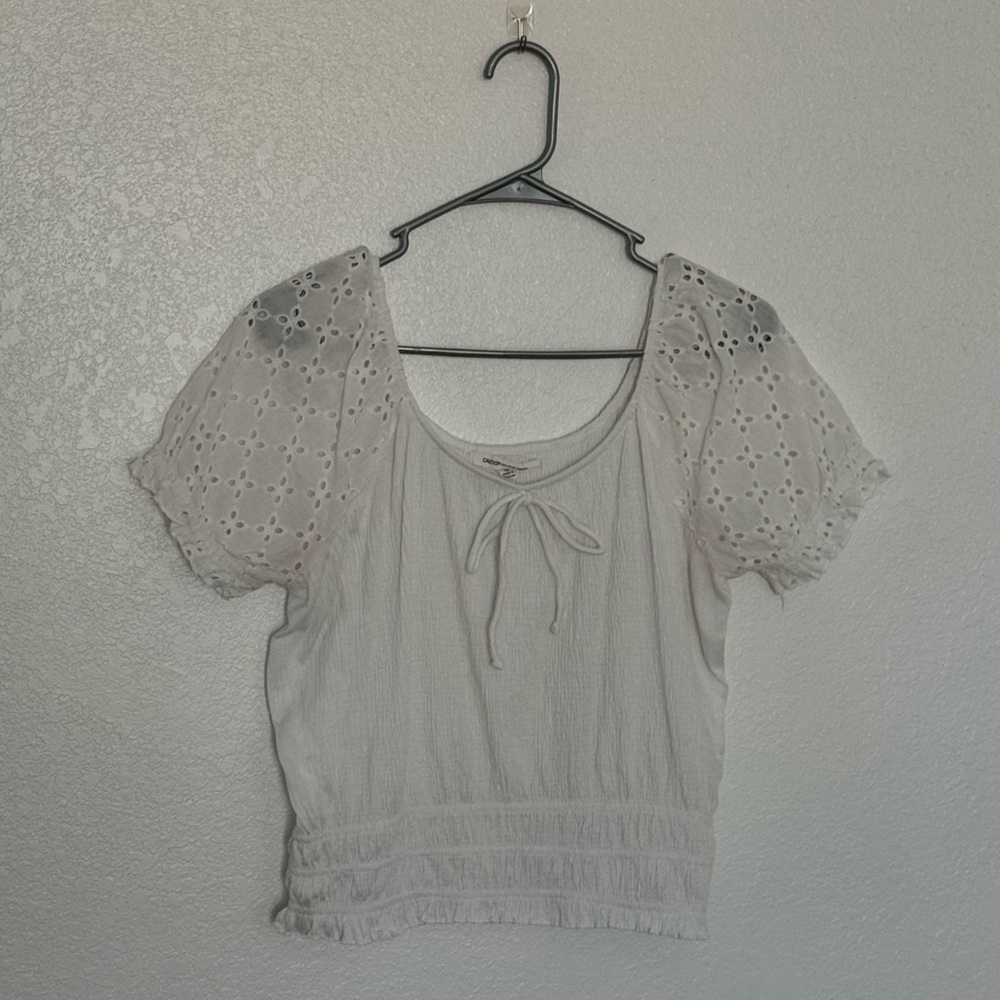 Caution to the Wind | White Eyelet Puff Sleeve Top